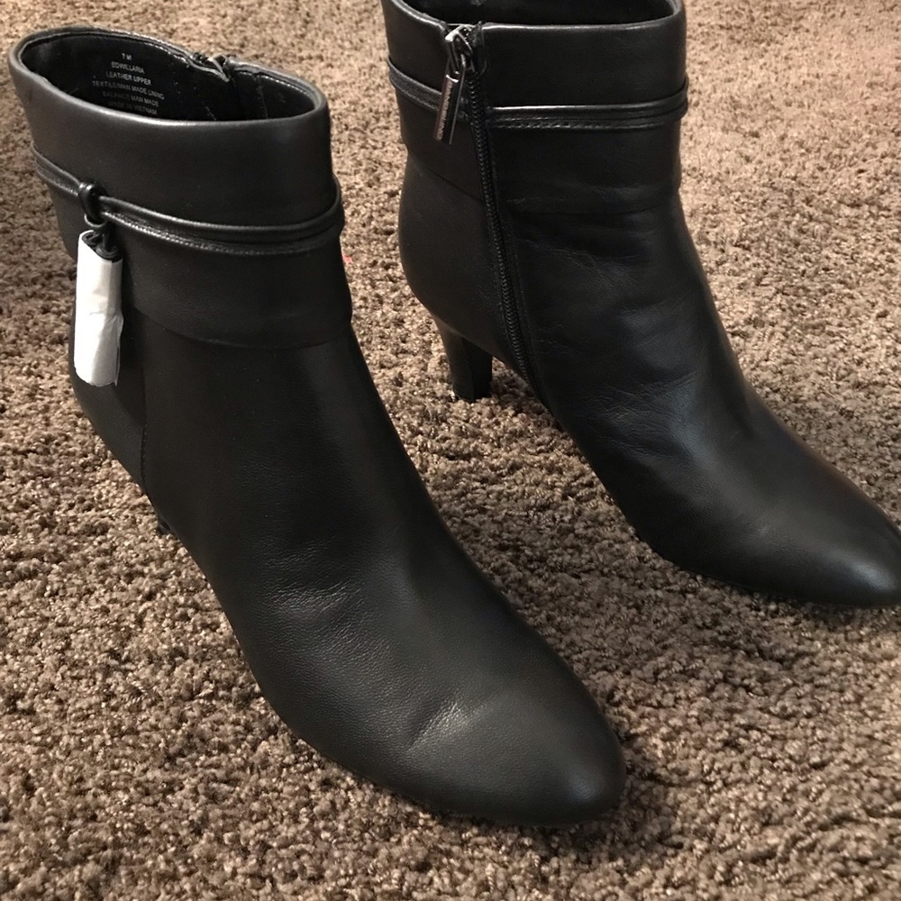 Bandolino black ankle boots